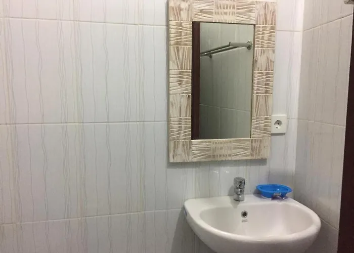 D Bucu Gues House بيت ضيافة تْشانغو