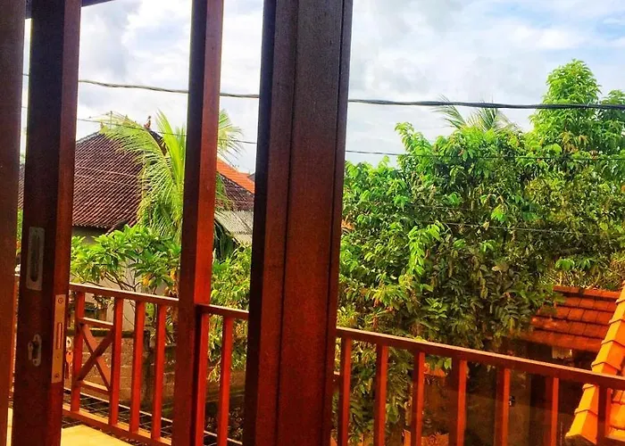 D Bucu Gues House *